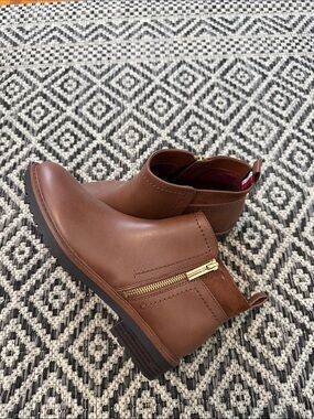 NWOT Tommy Hilfiger Brown Leather Ankle Booties with Gold Zip